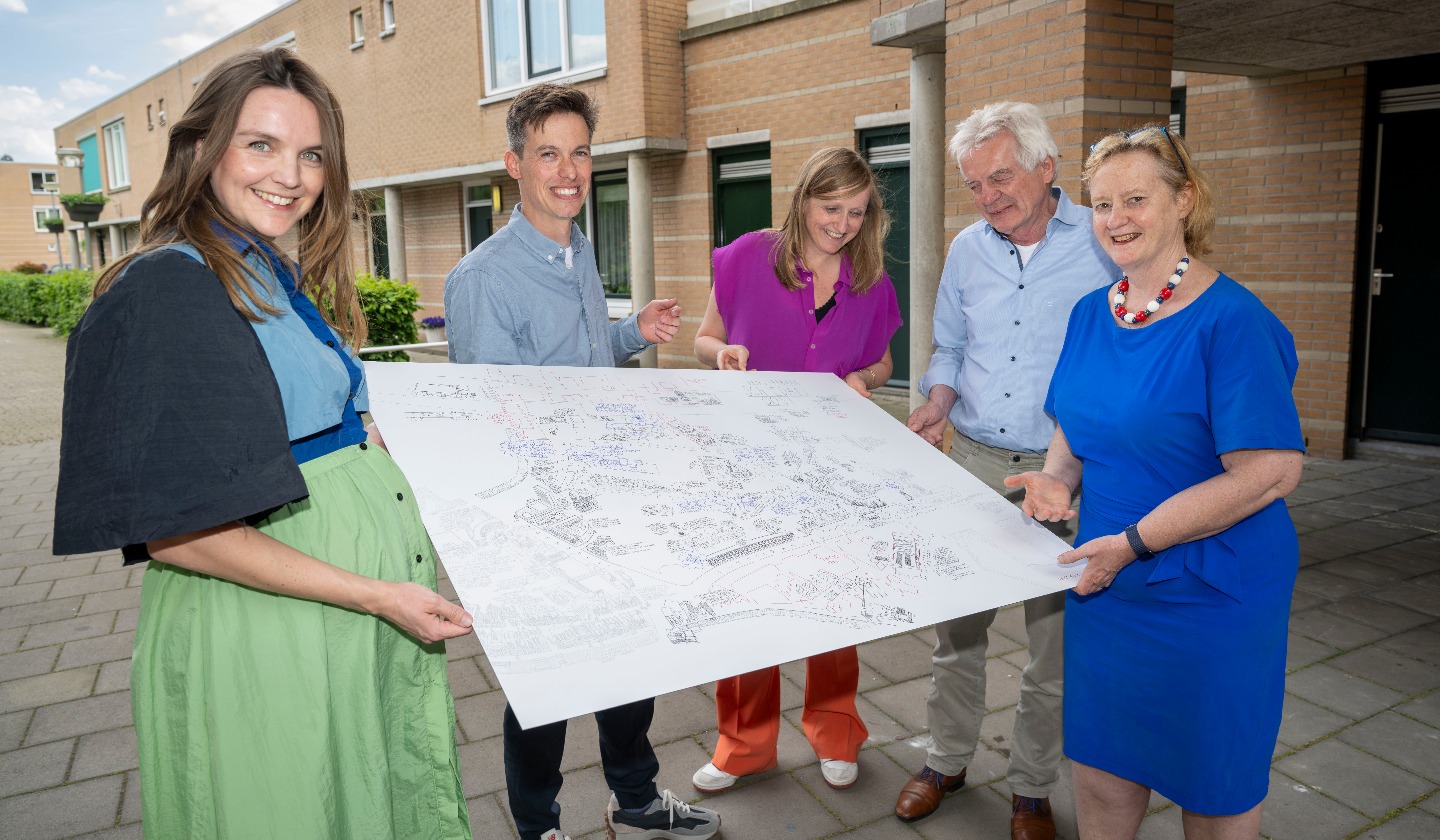 V.l.n.r. Nadia Nena Pepels, Alexander Keizer, Anne de Haij, Stef Fleischeuer en Antoinette Laan. Foto door Jan v.d. Ploeg.